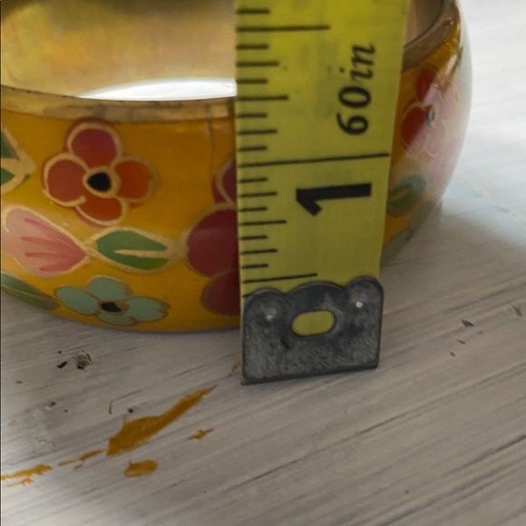 Yellow & brass painted enamel floral bangle bracelet - Picture 10 of 11